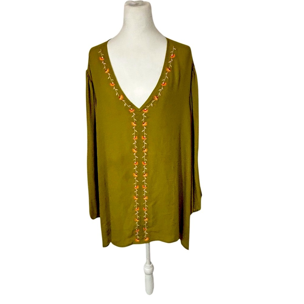 The Pioneer Woman Green Embellished Tunic with Long Sleeves NWOT.